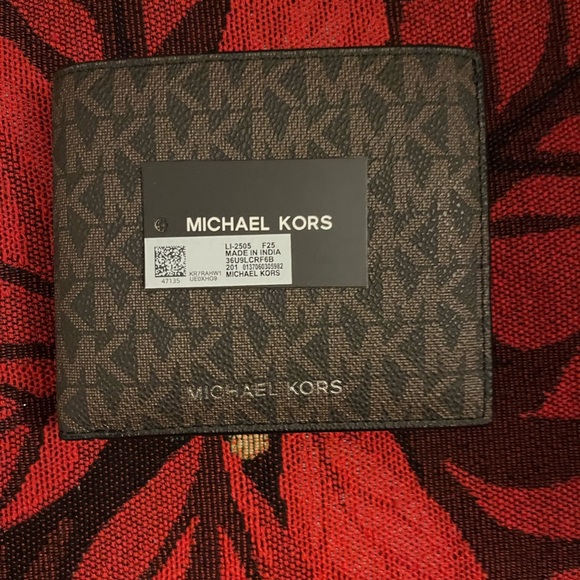 NWT MICHAEL KORS Men's Cooper Logo Billfold Wallet With Passcase. Brown/Black. - Picture 7 of 8